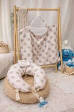 ⁦سيت مخدة الرضاعة و ساتر الرضاعة قطن ناعم - السنافر⁩ - الصورة ⁦2⁩