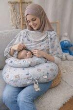 ⁦سيت مخدة الرضاعة و ساتر الرضاعة قطن ناعم - السنافر⁩ - الصورة ⁦4⁩